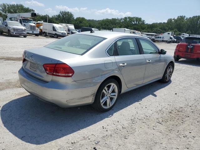 1VWBS7A32EC072647 - 2014 VOLKSWAGEN PASSAT SE SILVER photo 3