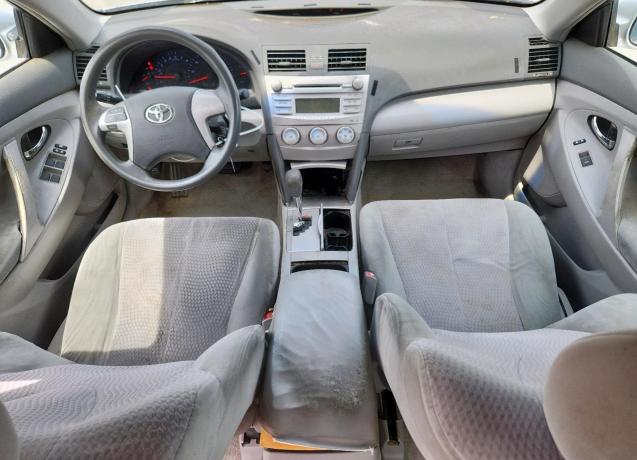 4T1BF3EK1AU034358 - 2010 TOYOTA CAMRY BASE SILVER photo 8