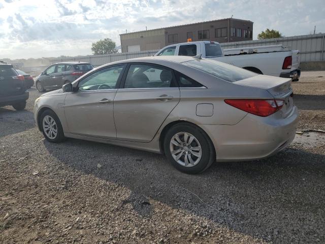 5NPEB4AC0BH226156 - 2011 HYUNDAI SONATA GLS GOLD photo 2