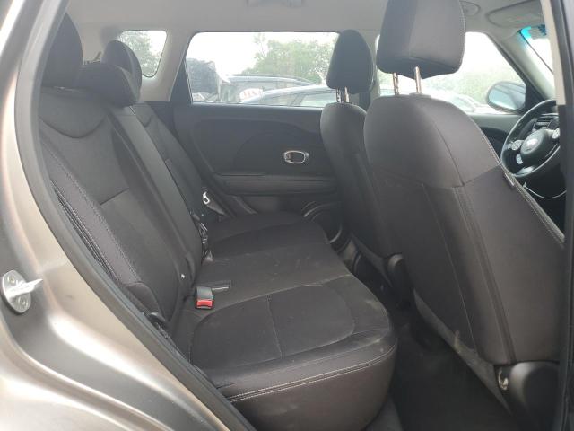 KNDJN2A29J7522149 - 2018 KIA SOUL GRAY photo 10