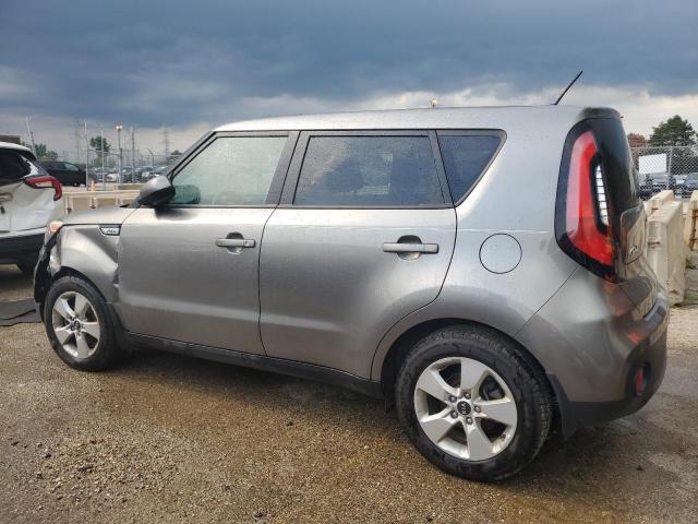 KNDJN2A29J7522149 - 2018 KIA SOUL GRAY photo 2