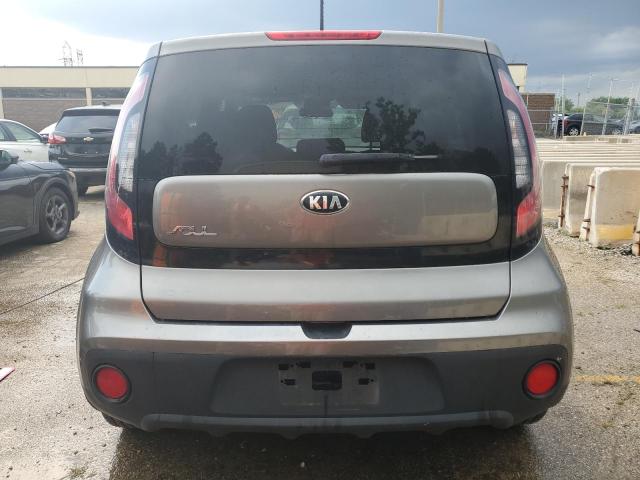 KNDJN2A29J7522149 - 2018 KIA SOUL GRAY photo 6