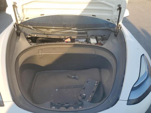 5YJ3E1EA8JF004354 - 2018 TESLA MODEL 3 WHITE photo 11