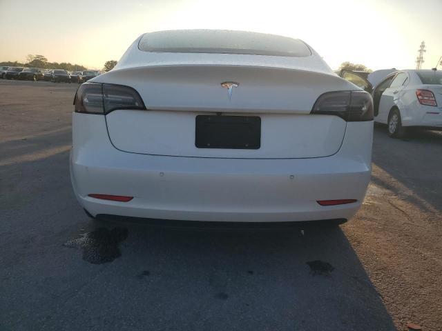 5YJ3E1EA8JF004354 - 2018 TESLA MODEL 3 WHITE photo 6