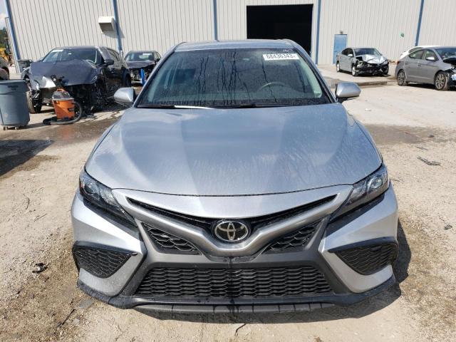 4T1G11AK8PU759818 - 2023 TOYOTA CAMRY SE NIGHT SHADE GRAY photo 5