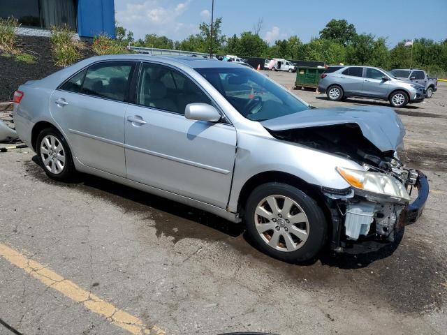 JTNBK46K473020551 - 2007 TOYOTA CAMRY LE Gümüş foto 4