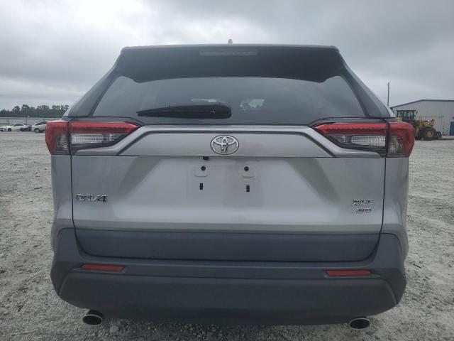 2T3P1RFV3MW195693 - 2021 TOYOTA RAV4 XLE SILVER photo 6