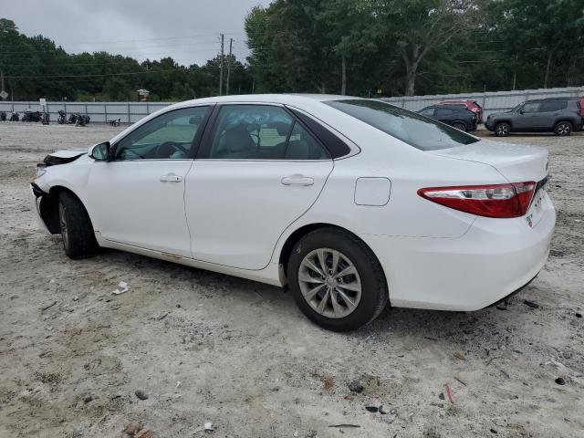 4T1BF1FK7FU044712 - 2015 TOYOTA CAMRY LE WHITE photo 2