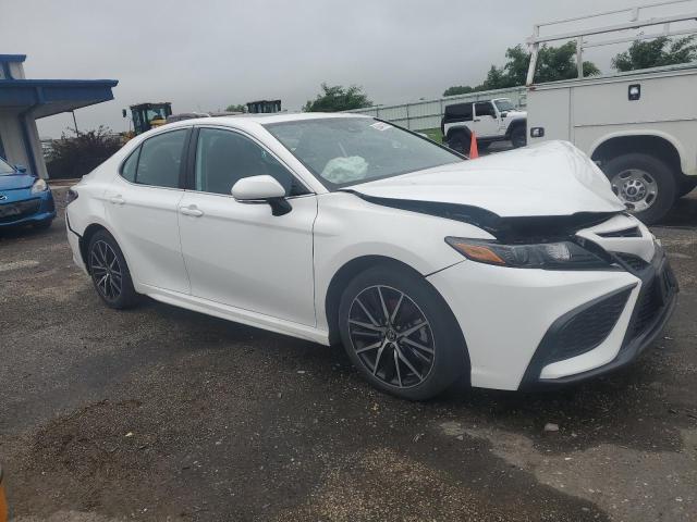 4T1T11BK9MU029747 - 2021 TOYOTA CAMRY SE WHITE photo 4
