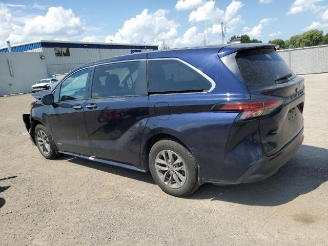 5TDGRKEC8MS058721 - 2021 TOYOTA SIENNA LE BLUE photo 2