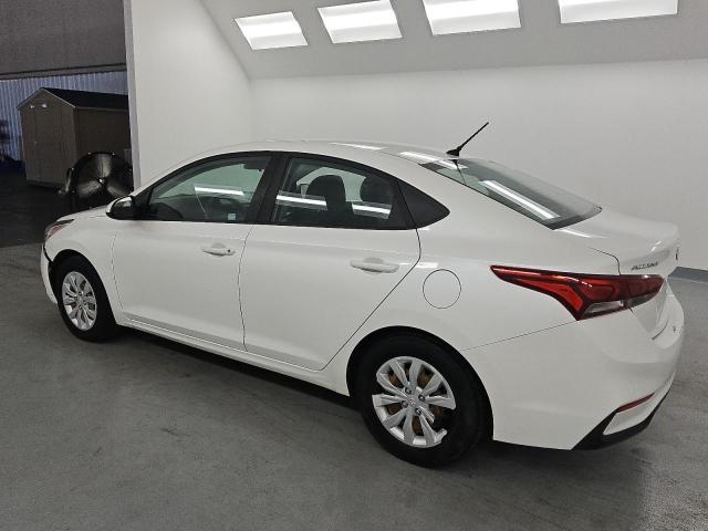 3KPC24A38KE061355 - 2019 HYUNDAI ACCENT SE Weiß Foto 2