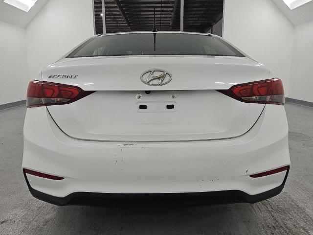 3KPC24A38KE061355 - 2019 HYUNDAI ACCENT SE Weiß Foto 6
