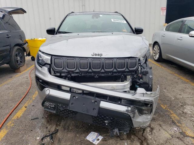 3C4NJDCB9NT143823 - 2022 JEEP COMPASS LIMITED SILVER photo 5
