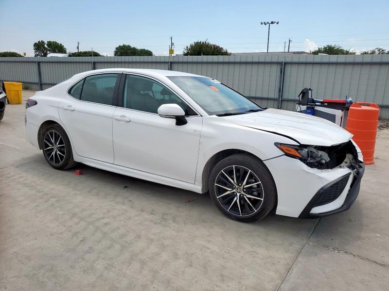 4T1G11AK0NU059434 - 2022 TOYOTA CAMRY SE WHITE photo 4