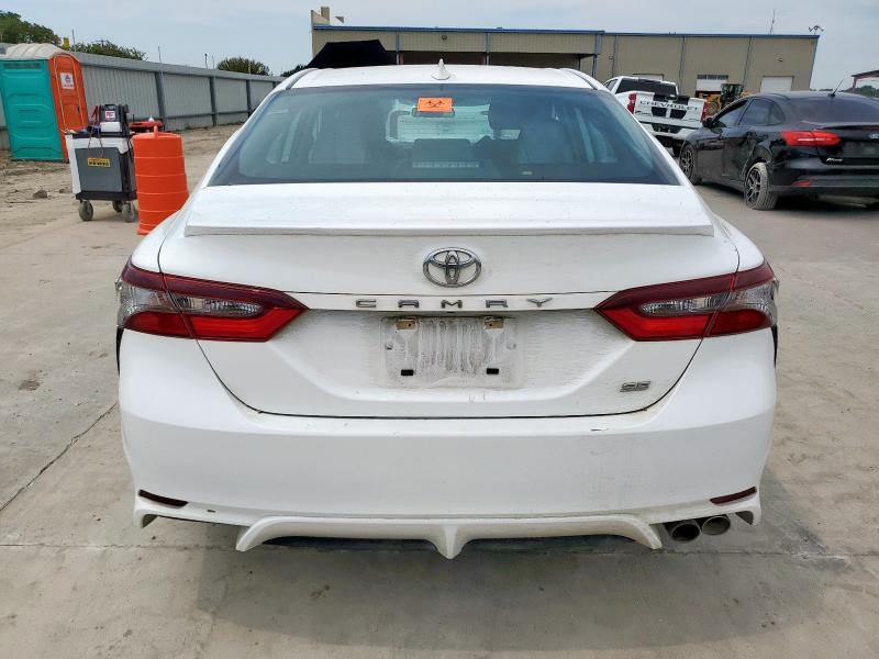 4T1G11AK0NU059434 - 2022 TOYOTA CAMRY SE WHITE photo 6