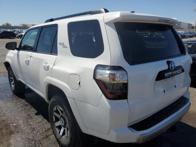 JTEPU5JR3P6093807 - 2023 TOYOTA 4RUNNER SE WHITE photo 2