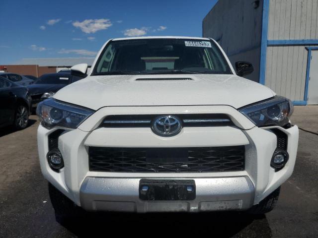 JTEPU5JR3P6093807 - 2023 TOYOTA 4RUNNER SE WHITE photo 5