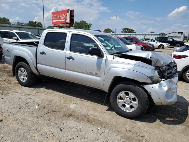 3TMJU4GN5AM094702 - 2010 TOYOTA TACOMA DOUBLE CAB PRERUNNER SILVER photo 4