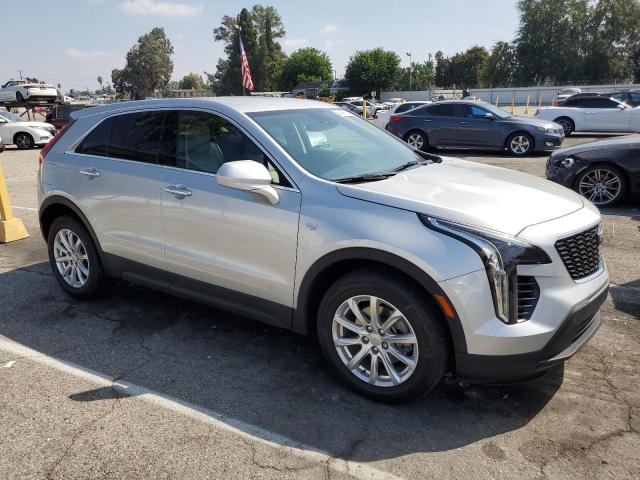 1GYAZAR46MF003049 - 2021 CADILLAC XT4 LUXURY SILVER photo 4