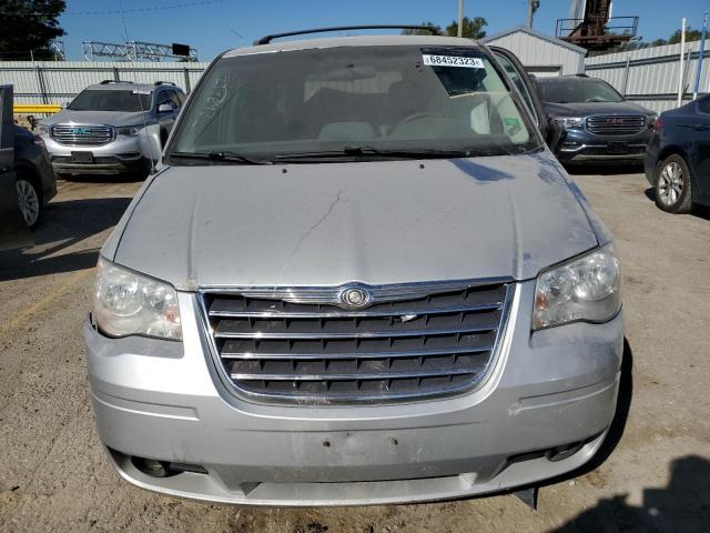 2A8HR54P08R739120 - 2008 CHRYSLER TOWN & COU TOURING 银色 照片 5
