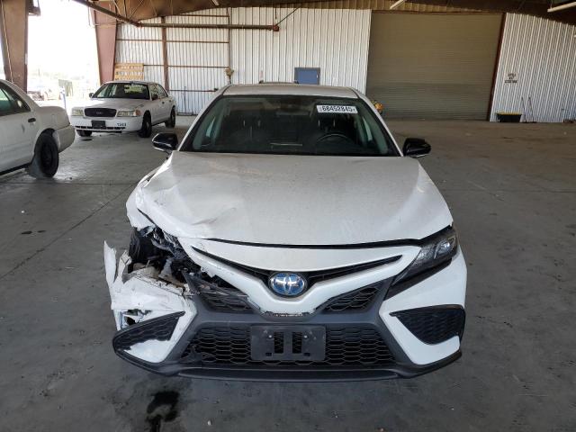 4T1G31AK9PU051006 - 2023 TOYOTA CAMRY SE NIGHT SHADE WHITE photo 5