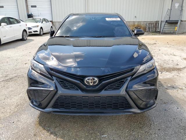 4T1G11AK8NU700801 - 2022 TOYOTA CAMRY SE 黑色 照片 5