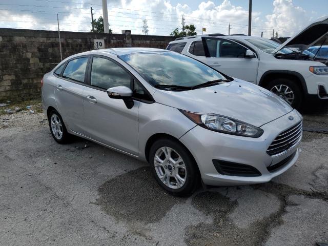 3FADP4BJ3FM100647 - 2015 FORD FIESTA SE SILVER photo 4