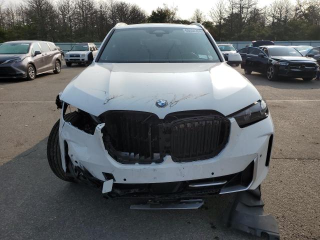 5UX23EU04R9U45758 - 2024 BMW X5 XDRIVE40I WHITE photo 5