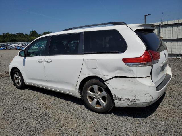 5TDKK3DCXBS173498 - 2011 TOYOTA SIENNA LE თეთრი ფოტო 2