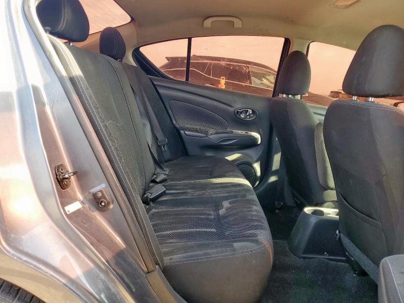 3N1CN7AP2JL855938 - 2018 NISSAN VERSA S 灰色 照片 10