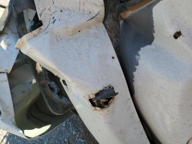 1GC1KUEY7JF154787 - 2018 CHEVROLET SILVERADO K2500 HEAVY DUTY WHITE photo 12