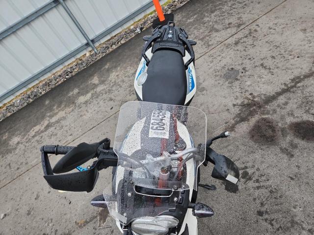 WB1014601CZC95346 - 2012 BMW G650 SERTAO WHITE photo 5