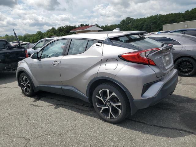 NMTKHMBXXJR005982 - 2018 TOYOTA C-HR XLE SILVER photo 2