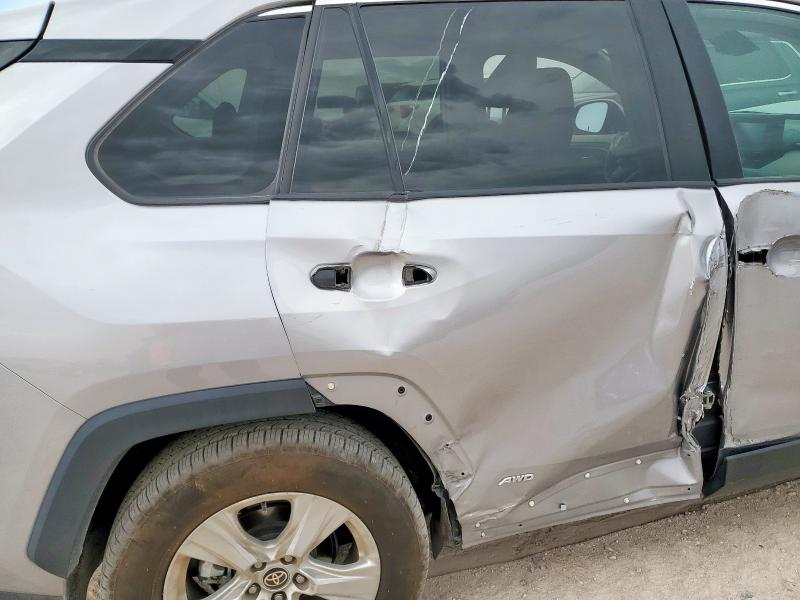 4T3RWRFV5MU025829 - 2021 TOYOTA RAV4 XLE Gümüş foto 11