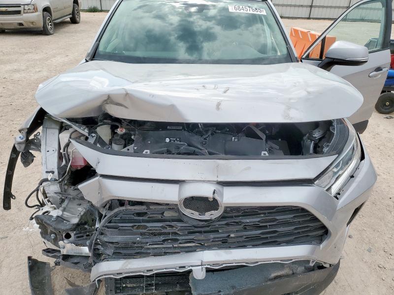 4T3RWRFV5MU025829 - 2021 TOYOTA RAV4 XLE Gümüş foto 12