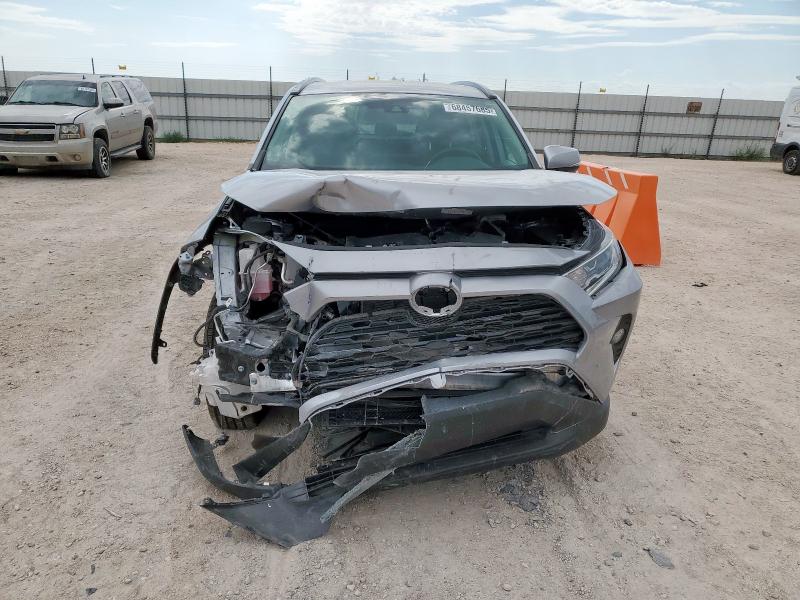 4T3RWRFV5MU025829 - 2021 TOYOTA RAV4 XLE Gümüş foto 5