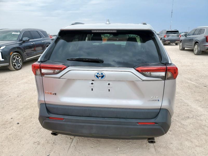 4T3RWRFV5MU025829 - 2021 TOYOTA RAV4 XLE Gümüş foto 6