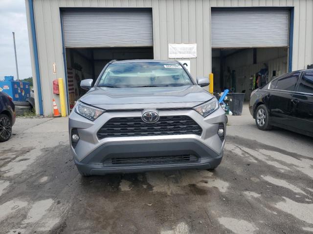 2T3P1RFV7LC132533 - 2020 TOYOTA RAV4 XLE SILVER photo 5