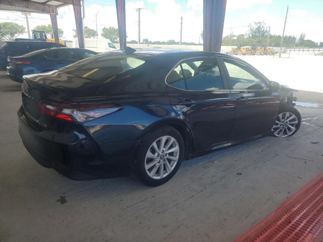 4T1C11AK0MU536621 - 2021 TOYOTA CAMRY LE GREEN photo 3