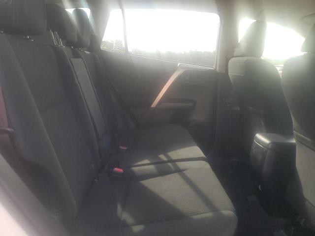 JTMBFREV4JD250576 - 2018 TOYOTA RAV4 LE 白色 照片 11