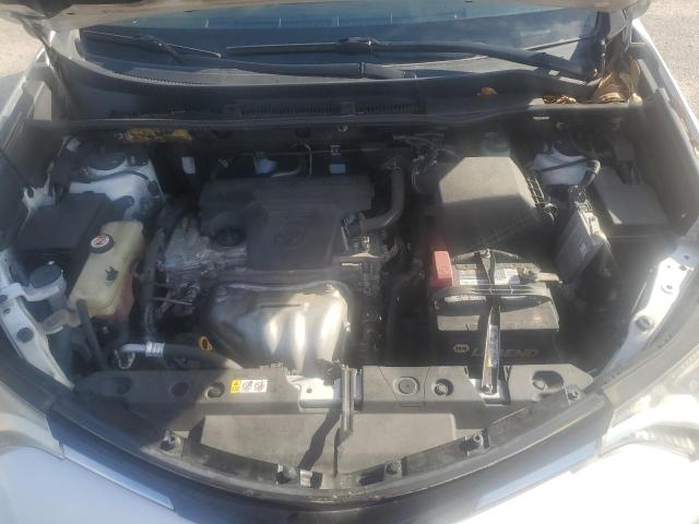 JTMBFREV4JD250576 - 2018 TOYOTA RAV4 LE 白色 照片 12