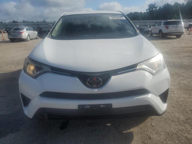 JTMBFREV4JD250576 - 2018 TOYOTA RAV4 LE 白色 照片 5
