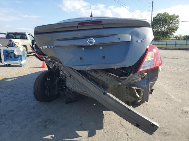 3N1CN7AP9JL812763 - 2018 NISSAN VERSA S GRAY photo 6