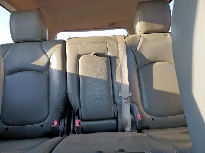 1GNKRGED4CJ425035 - 2012 CHEVROLET TRAVERSE LT WHITE photo 10