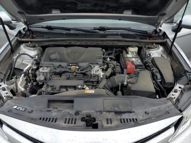 4T1B11HK4JU574768 - 2018 TOYOTA CAMRY L SILVER photo 11