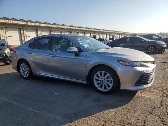 4T1C11AK5NU653516 - 2022 TOYOTA CAMRY LE 银色 照片 4