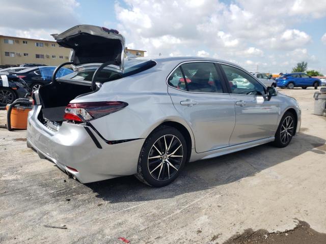 4T1G11AK8PU740928 - 2023 TOYOTA CAMRY SE NIGHT SHADE SILVER photo 3