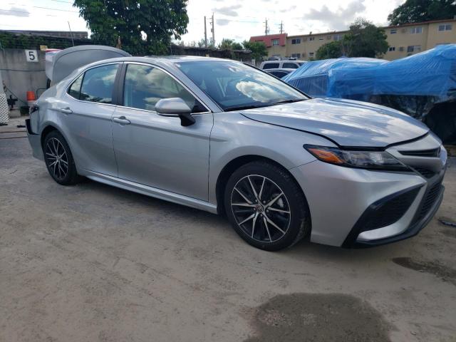 4T1G11AK8PU740928 - 2023 TOYOTA CAMRY SE NIGHT SHADE SILVER photo 4