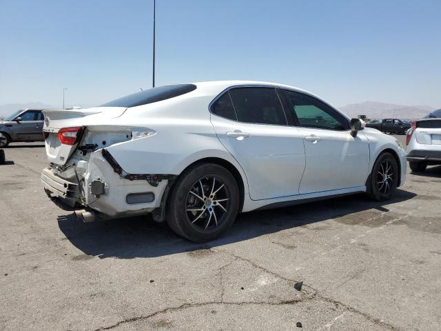 4T1B61HK0JU007443 - 2018 TOYOTA CAMRY XSE WHITE photo 3