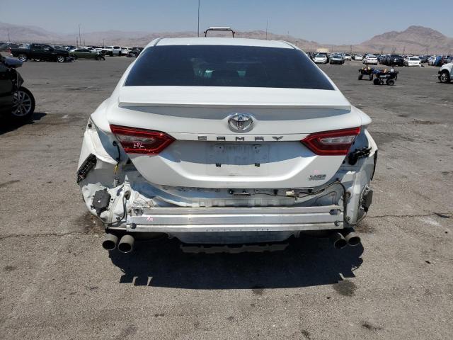 4T1B61HK0JU007443 - 2018 TOYOTA CAMRY XSE WHITE photo 6